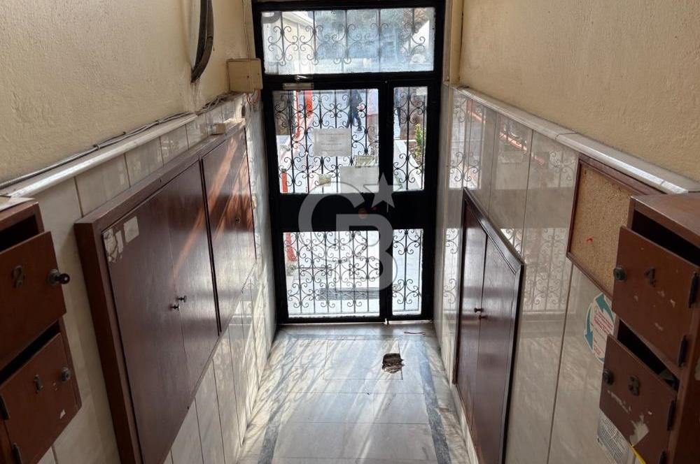 Bostanlı Tramvay Yolunda Geniş Balkonlu Kiralık 3+1 Ofis