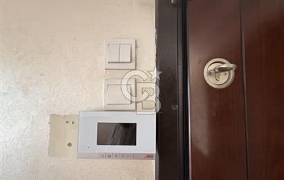 Bostanlı Tramvay Yolunda Geniş Balkonlu Kiralık 3+1 Ofis