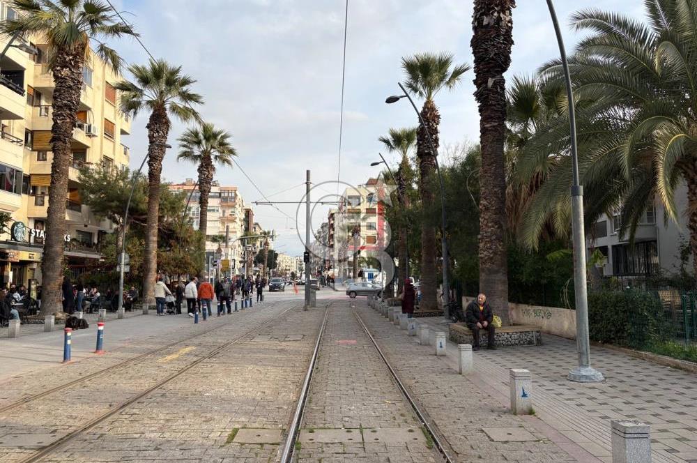 Bostanlı Tramvay Yolunda Geniş Balkonlu Kiralık 3+1 Ofis