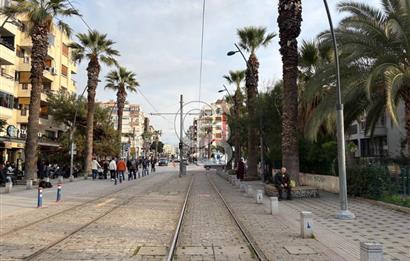 Bostanlı Tramvay Yolunda Geniş Balkonlu Kiralık 3+1 Ofis