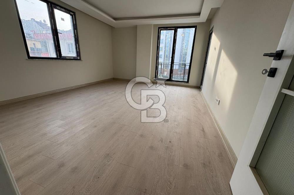 Sancaktepe Sultangazi Caddesinde Kapalı Otoparklı 2+1 Satılık