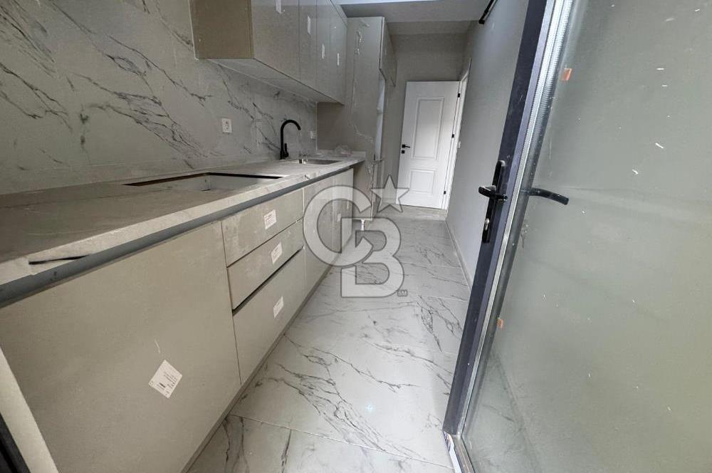 Sancaktepe Sultangazi Caddesinde Kapalı Otoparklı 2+1 Satılık