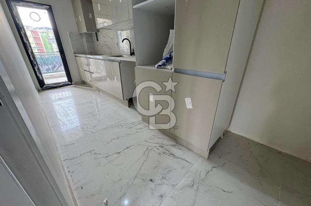 Sancaktepe Sultangazi Caddesinde Kapalı Otoparklı 2+1 Satılık