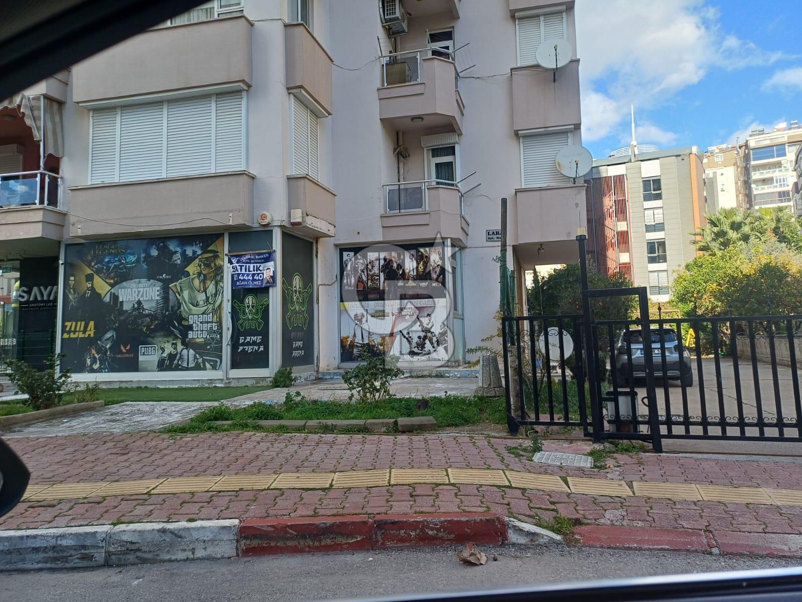  Fenerde Merkezi Lokasyonda Satılık Dükkan 
