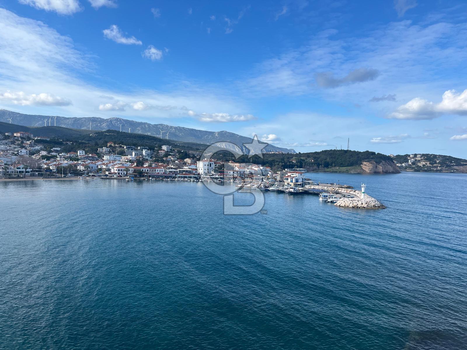 Karaburun Mordoğan Merkez'de Denize Sıfır 2+1 Daire