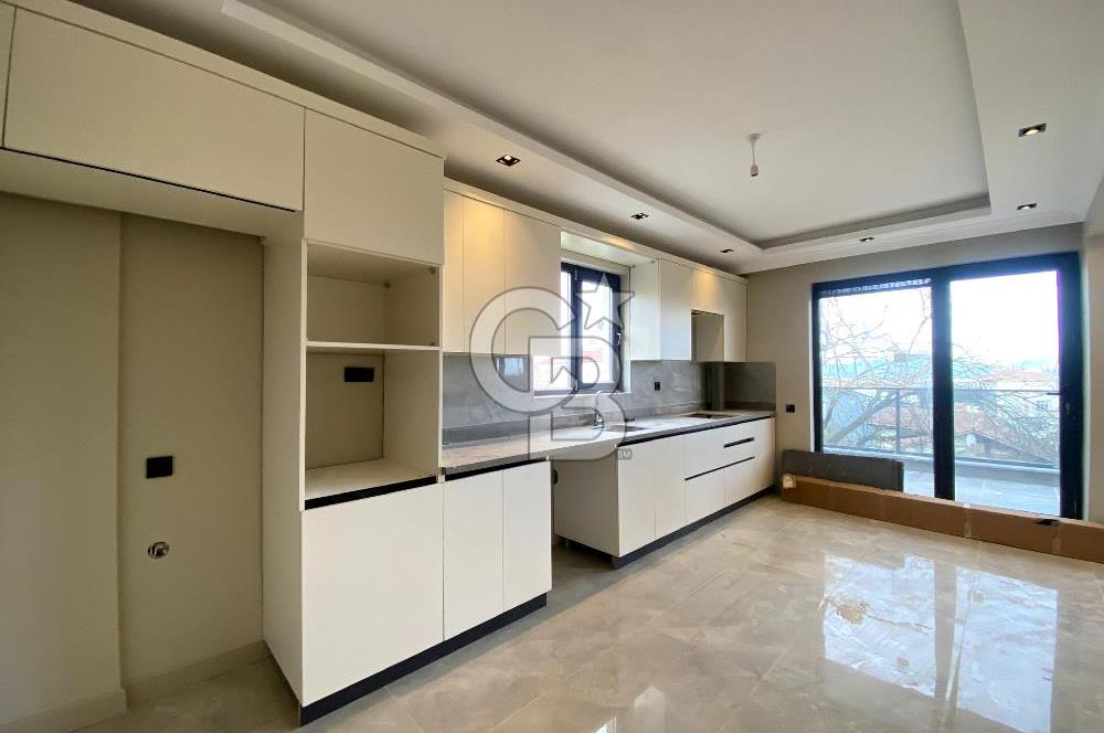 GÖLCÜK İHSANİYE'DE DENİZ MANZARALI MÜSTAKİL KİRALIK TRİPLEKS