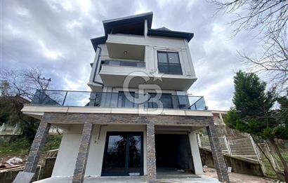 GÖLCÜK İHSANİYE'DE DENİZ MANZARALI MÜSTAKİL KİRALIK TRİPLEKS