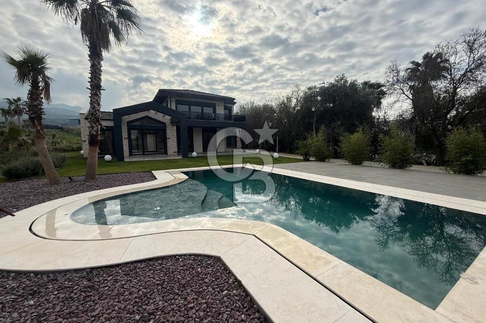 GÜZELBAHÇEDE SATILIK VİLLA