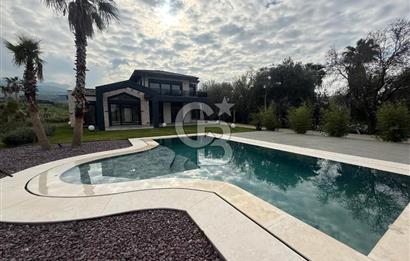 GÜZELBAHÇEDE SATILIK VİLLA