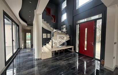 GÜZELBAHÇEDE SATILIK VİLLA