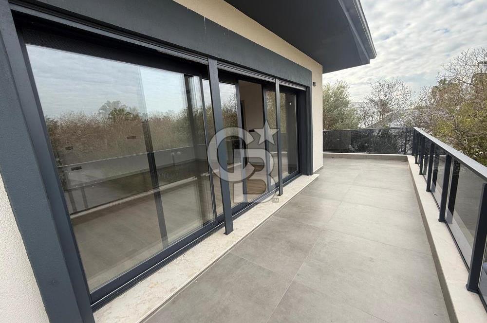 GÜZELBAHÇEDE SATILIK VİLLA