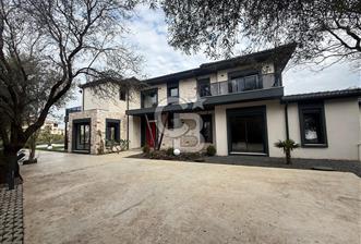 GÜZELBAHÇEDE SATILIK VİLLA - 1 - 327778