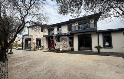 GÜZELBAHÇEDE SATILIK VİLLA