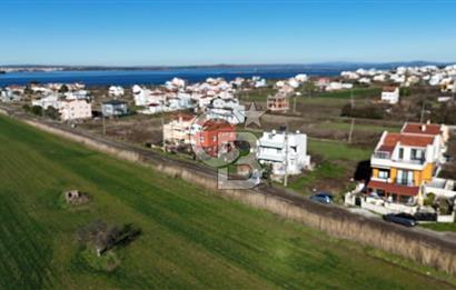 LAPSEKİ ÇARDAK’TA BOĞAZ GÖREN UYGUN FİYATLI VİLLA ARSASI