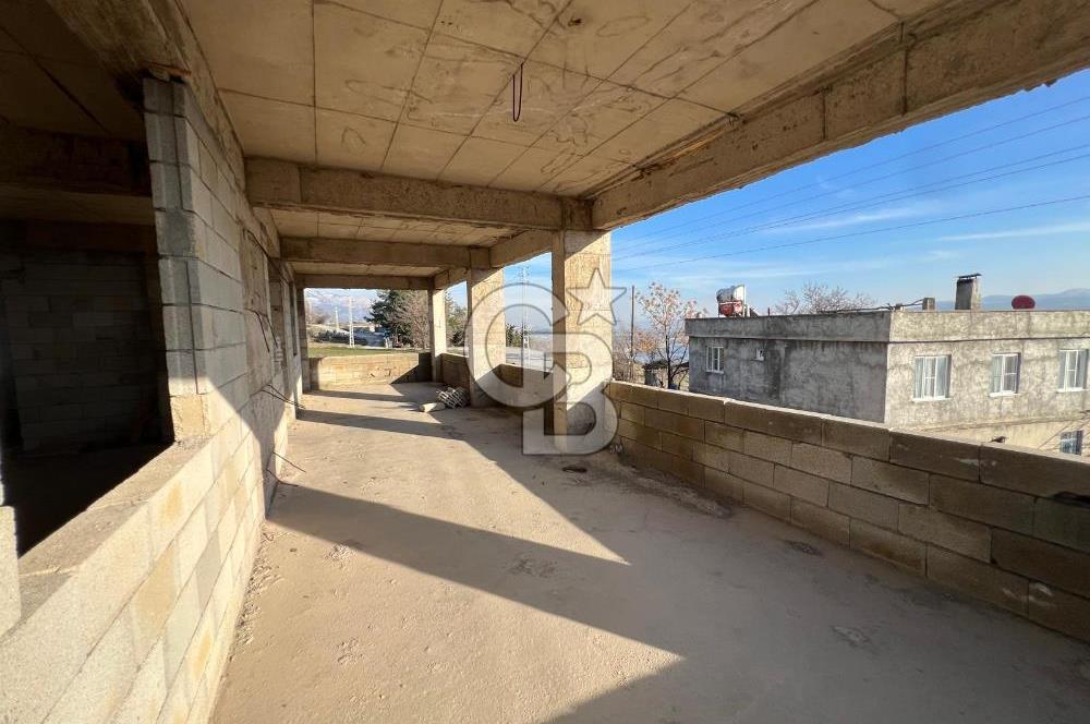 CB'DEN KÖSELİDE 2 KATLI KARGASI BİTMİŞ SATILIK BAĞ EVİ