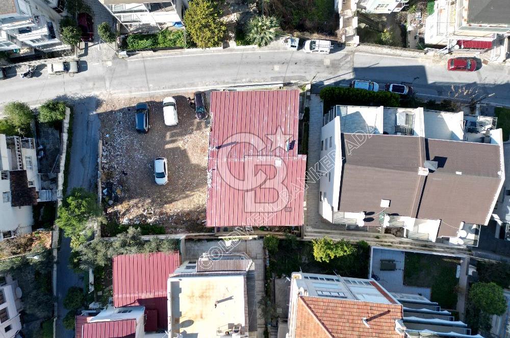 KUSADASI MERKEZDE SAHİLE YÜRÜME MESAF SATILIK 1+1 EŞYALI DAİRE