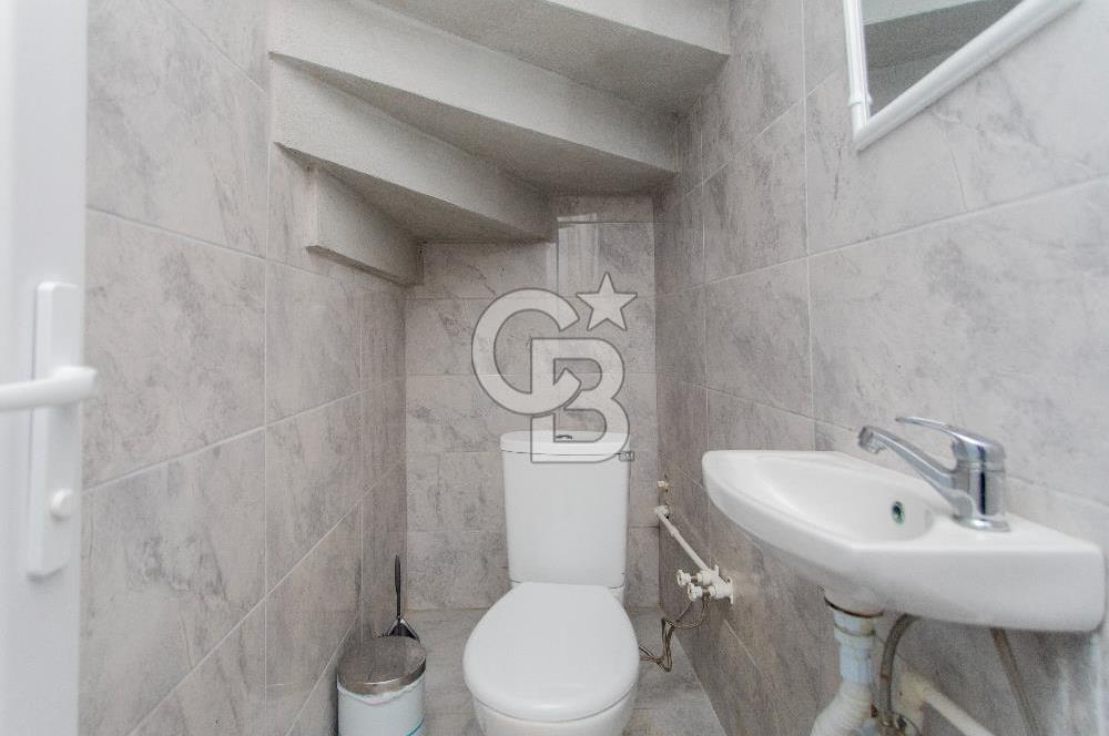 Foça Kazım Dirik Mah. Karayol Üzerinde Kiralık Dükkan