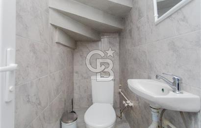 Foça Kazım Dirik Mah. Karayol Üzerinde Kiralık Dükkan