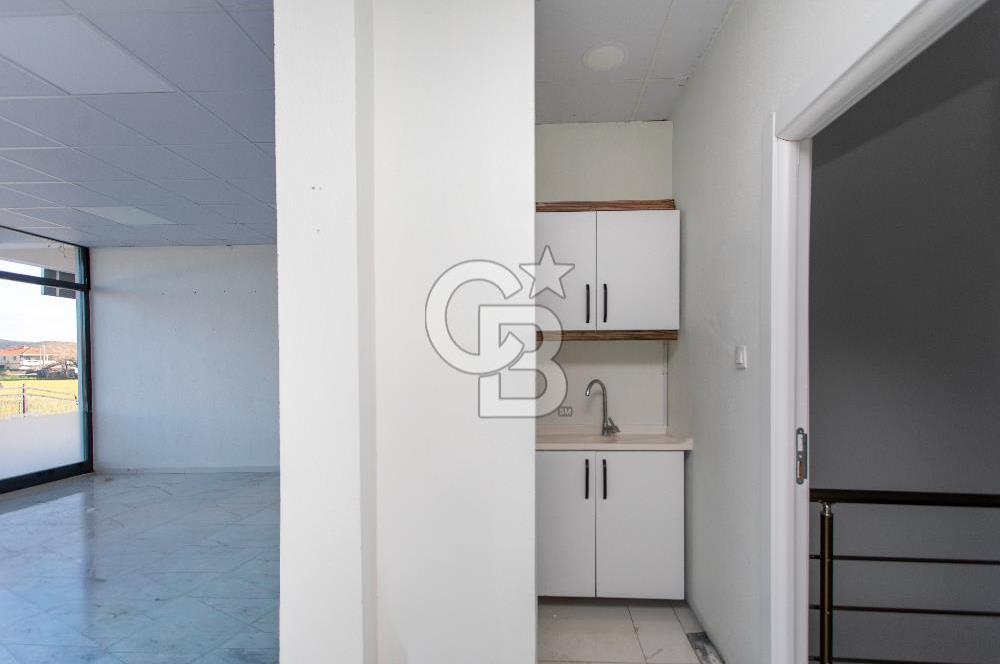 Foça Kazım Dirik Mah. Karayol Üzerinde Kiralık Dükkan