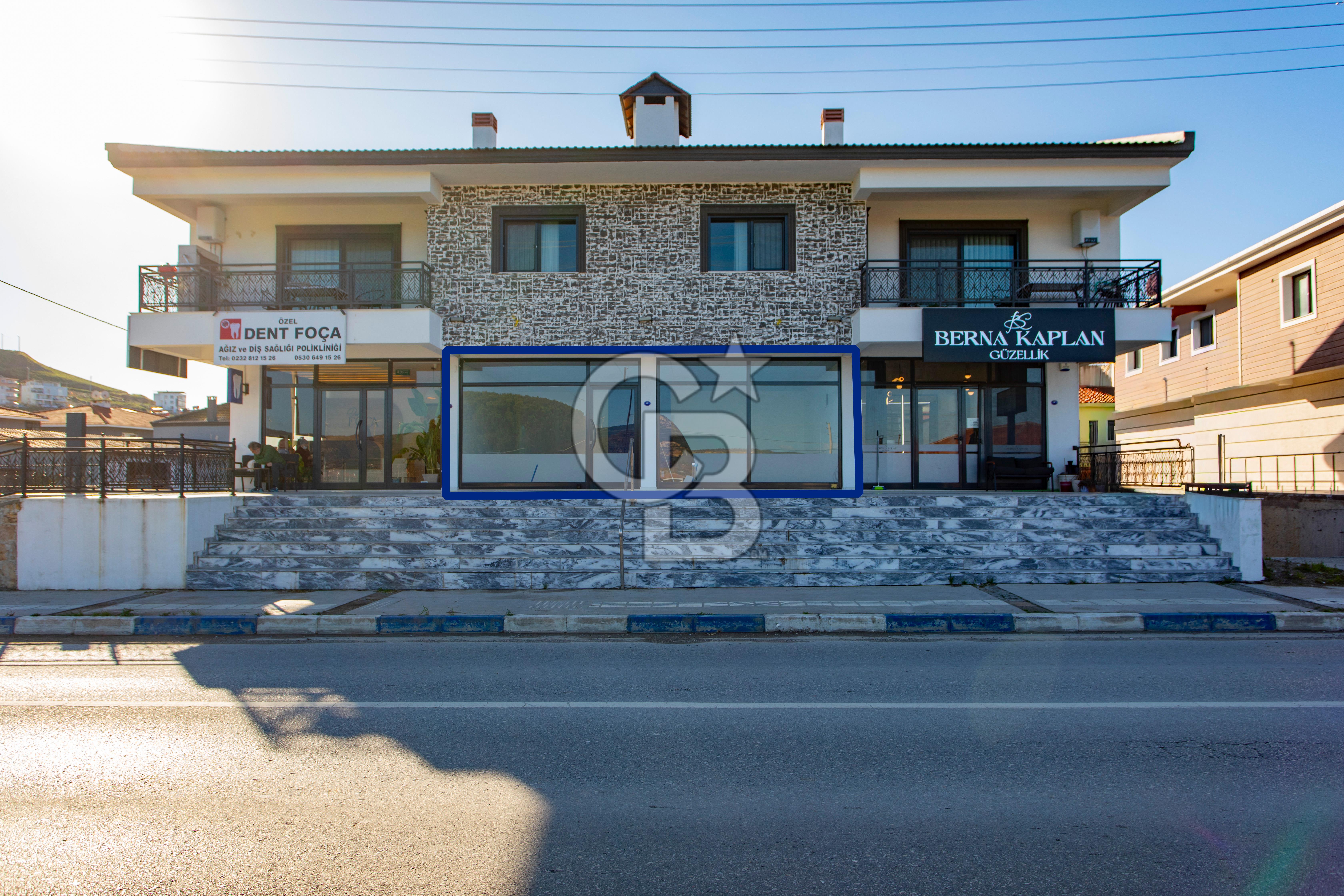 Foça Kazım Dirik Mah. Karayol Üzerinde Kiralık Dükkan