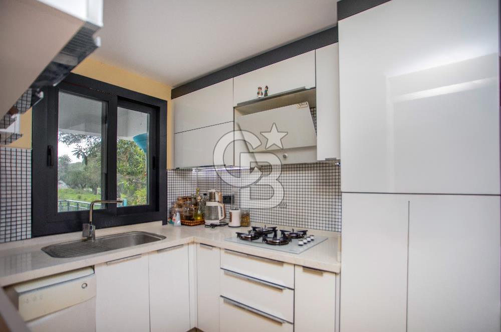 Yenifoça'da Full Deniz Manzaralı Satılık 3+1 Villa