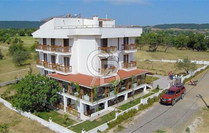 Eceabat Deniz Manzaralı 24 Odalı Otel + 712 m² İmarlı Arsa – Tarih ve Turizm Cenneti!