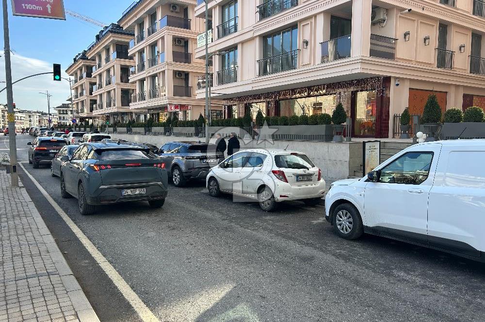 ÇENGELKÖY 'DE ANA CADDE ÜZERİ KURUMSAL KİRACILI SATILIK İŞYERİ