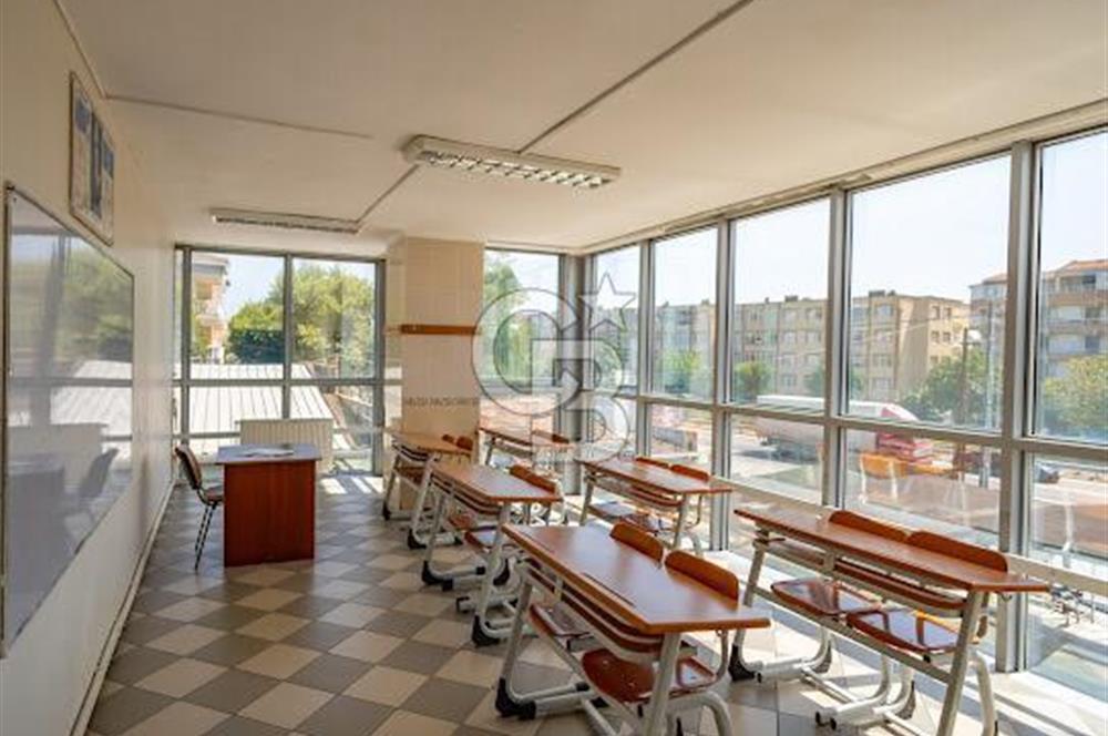 BÜYÜKÇEKMECE DE E-5 CEPHELİ SATILIK KOMPLE BİNA