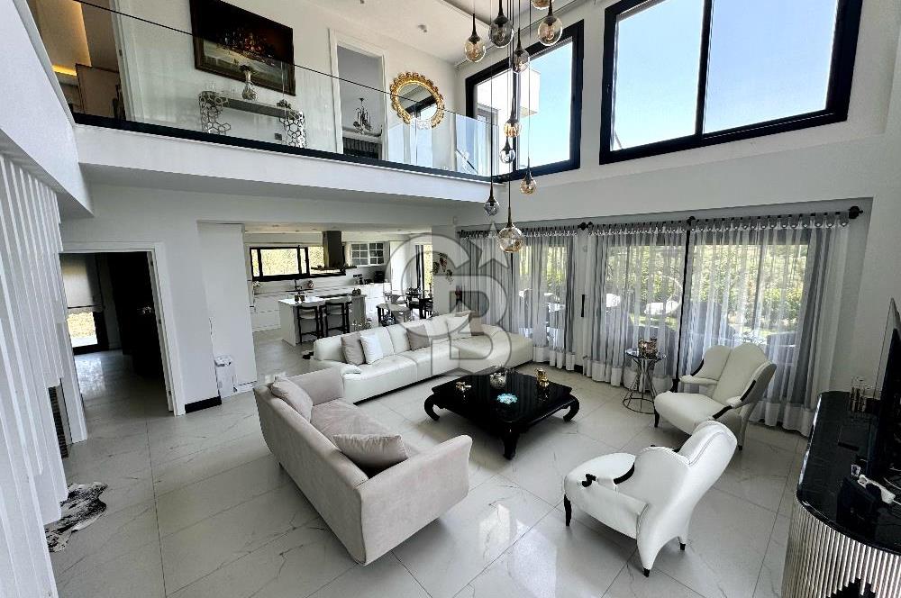 Kavakdere'de Özel Mimari / Geniş Bahçeli 4+1 Müstakil Villa