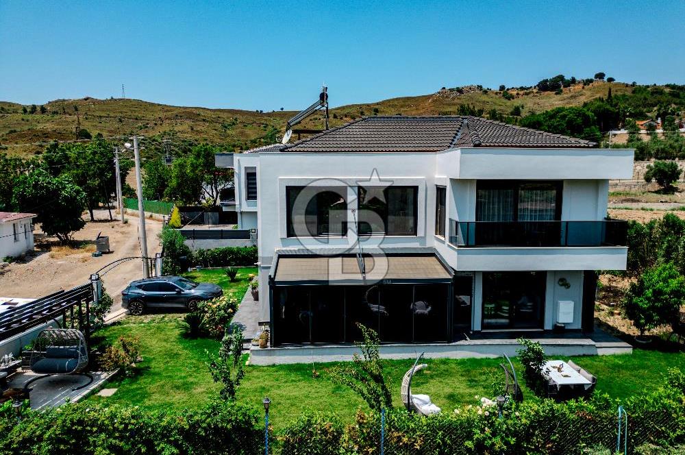 Kavakdere'de Özel Mimari / Geniş Bahçeli 4+1 Müstakil Villa