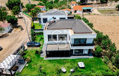 Kavakdere'de Özel Mimari / Geniş Bahçeli 4+1 Müstakil Villa