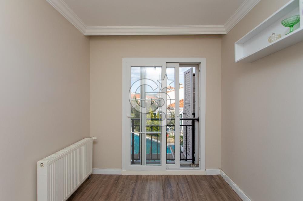 Foça Hacıveli Mah. Mia Focha Sitesinde Satılık 3+1 Villa