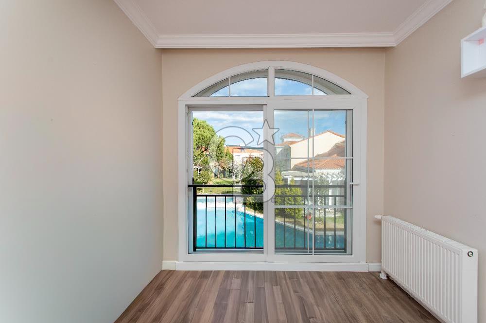 Foça Hacıveli Mah. Mia Focha Sitesinde Satılık 3+1 Villa