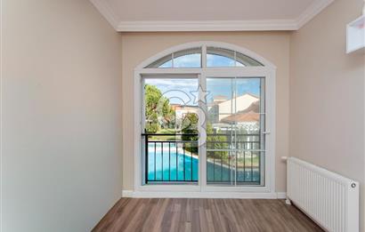 Foça Hacıveli Mah. Mia Focha Sitesinde Satılık 3+1 Villa