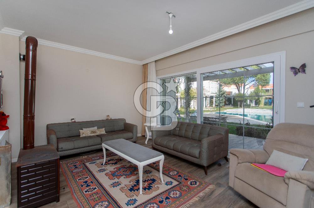 Foça Hacıveli Mah. Mia Focha Sitesinde Satılık 3+1 Villa