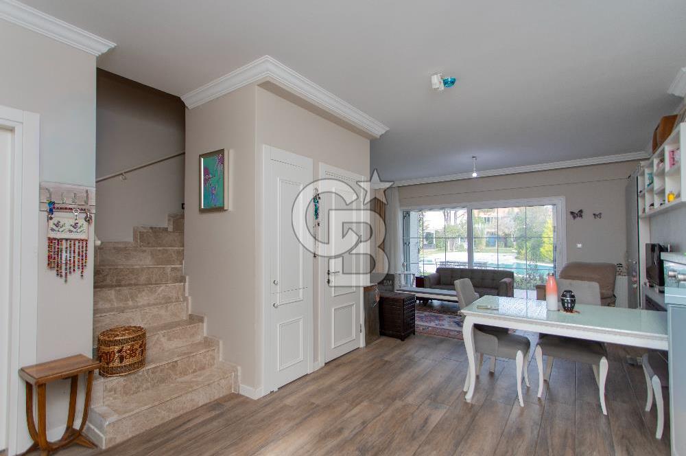 Foça Hacıveli Mah. Mia Focha Sitesinde Satılık 3+1 Villa