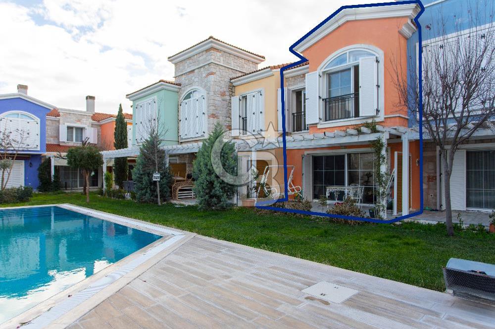 Foça Hacıveli Mah. Mia Focha Sitesinde Satılık 3+1 Villa