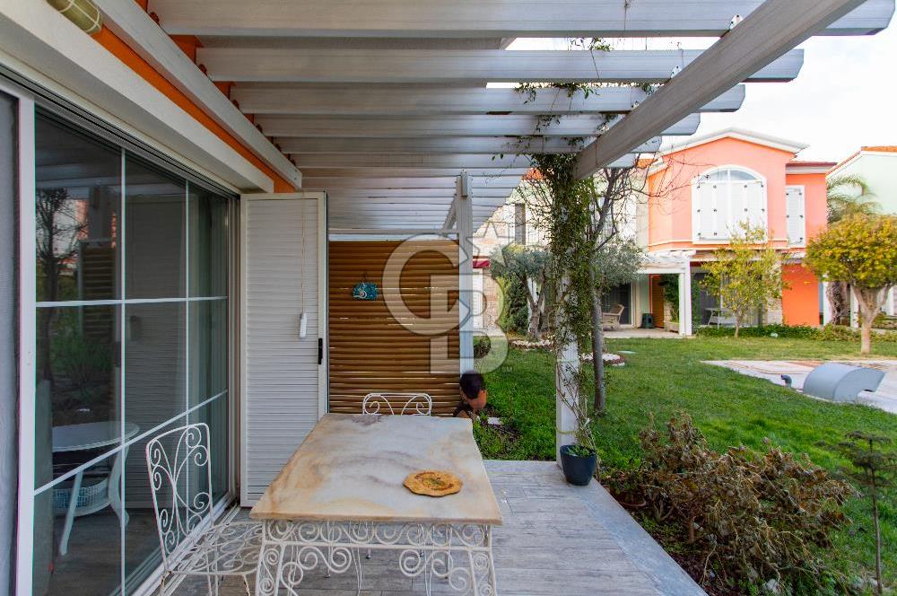 Foça Hacıveli Mah. Mia Focha Sitesinde Satılık 3+1 Villa