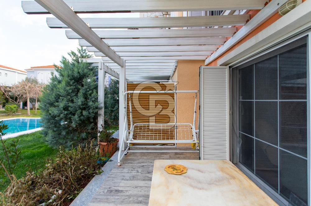 Foça Hacıveli Mah. Mia Focha Sitesinde Satılık 3+1 Villa