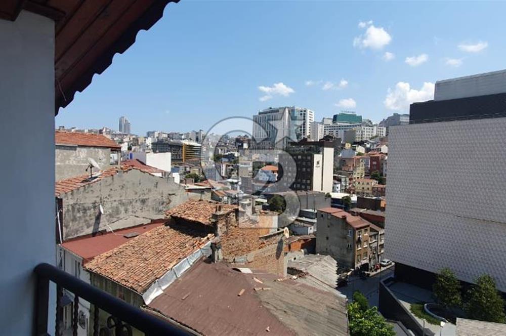BEYOĞLU YENİŞEHİRDE 2+1 EŞYALI RAHAT DUBLEKS KİRALIK DAİRE