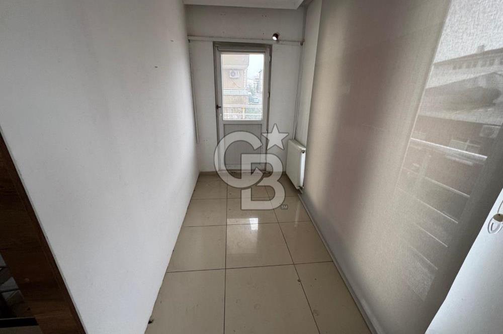 Sancaktepe de Atatürk Caddesine Cephe Köşe Başı Giriş Dükkan