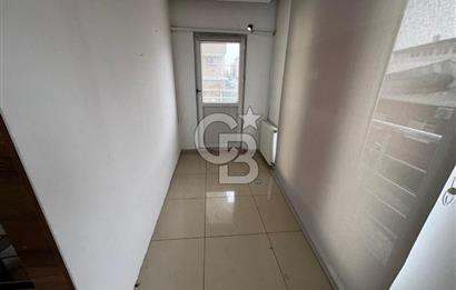 Sancaktepe de Atatürk Caddesine Cephe Köşe Başı Giriş Dükkan