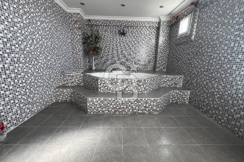 Buca Valirahmibey Mahallesinde 360 m² Teraslı, Jakuzili, Şömineli Dubleks