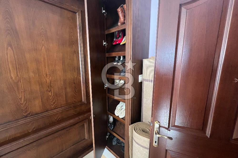 Buca Valirahmibey Mahallesinde 360 m² Teraslı, Jakuzili, Şömineli Dubleks