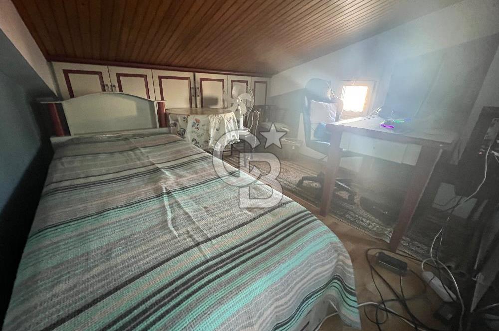 Buca Valirahmibey Mahallesinde 360 m² Teraslı, Jakuzili, Şömineli Dubleks