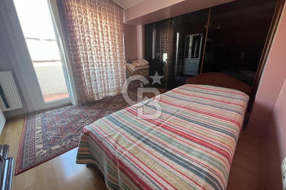 Buca Valirahmibey Mahallesinde 360 m² Teraslı, Jakuzili, Şömineli Dubleks