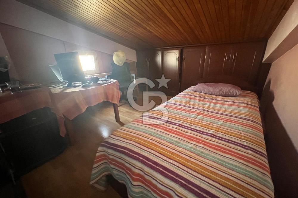 Buca Valirahmibey Mahallesinde 360 m² Teraslı, Jakuzili, Şömineli Dubleks