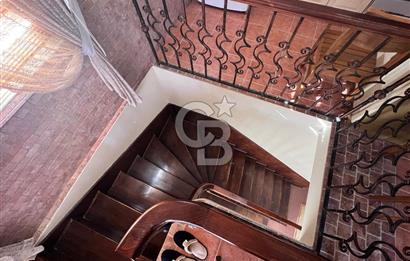 Buca Valirahmibey Mahallesinde 360 m² Teraslı, Jakuzili, Şömineli Dubleks