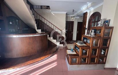 Buca Valirahmibey Mahallesinde 360 m² Teraslı, Jakuzili, Şömineli Dubleks