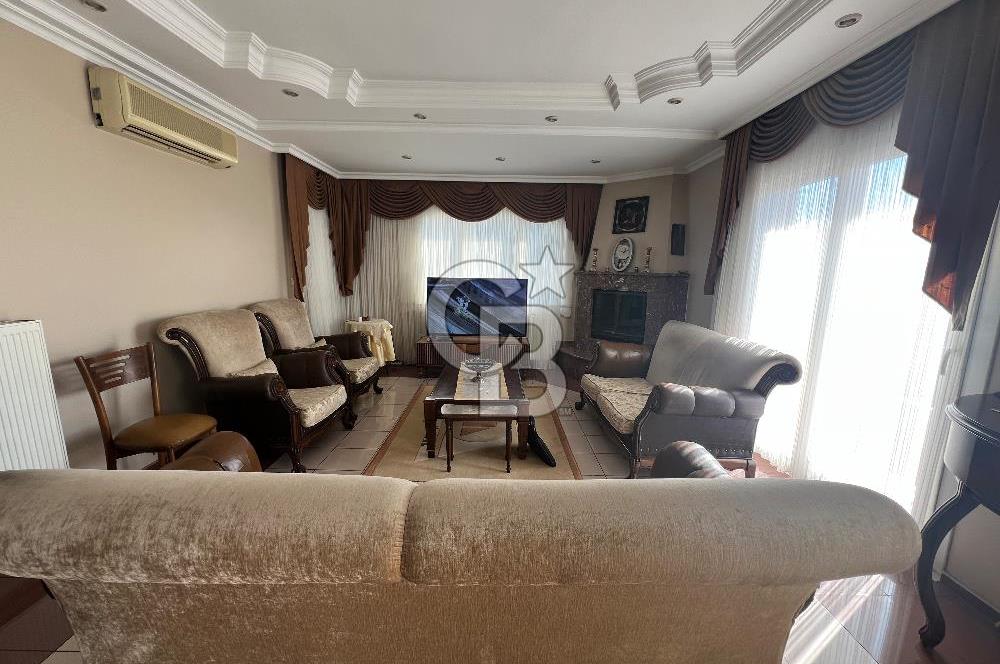 Buca Valirahmibey Mahallesinde 360 m² Teraslı, Jakuzili, Şömineli Dubleks